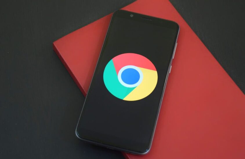 Wat zijn de invloeden van monetaire technologieën op de waardedaling of waardestijging van google?